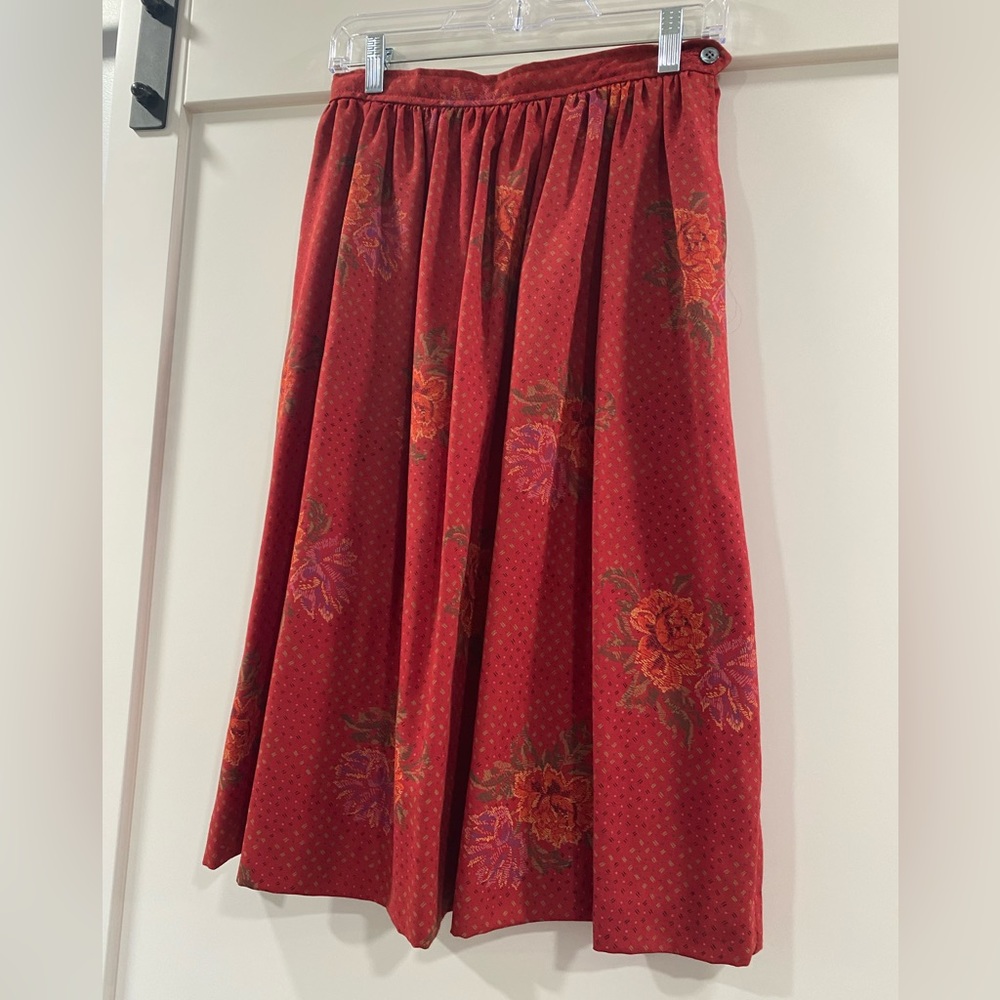 Evan Picone rose embroidered vintage skirt with pockets!